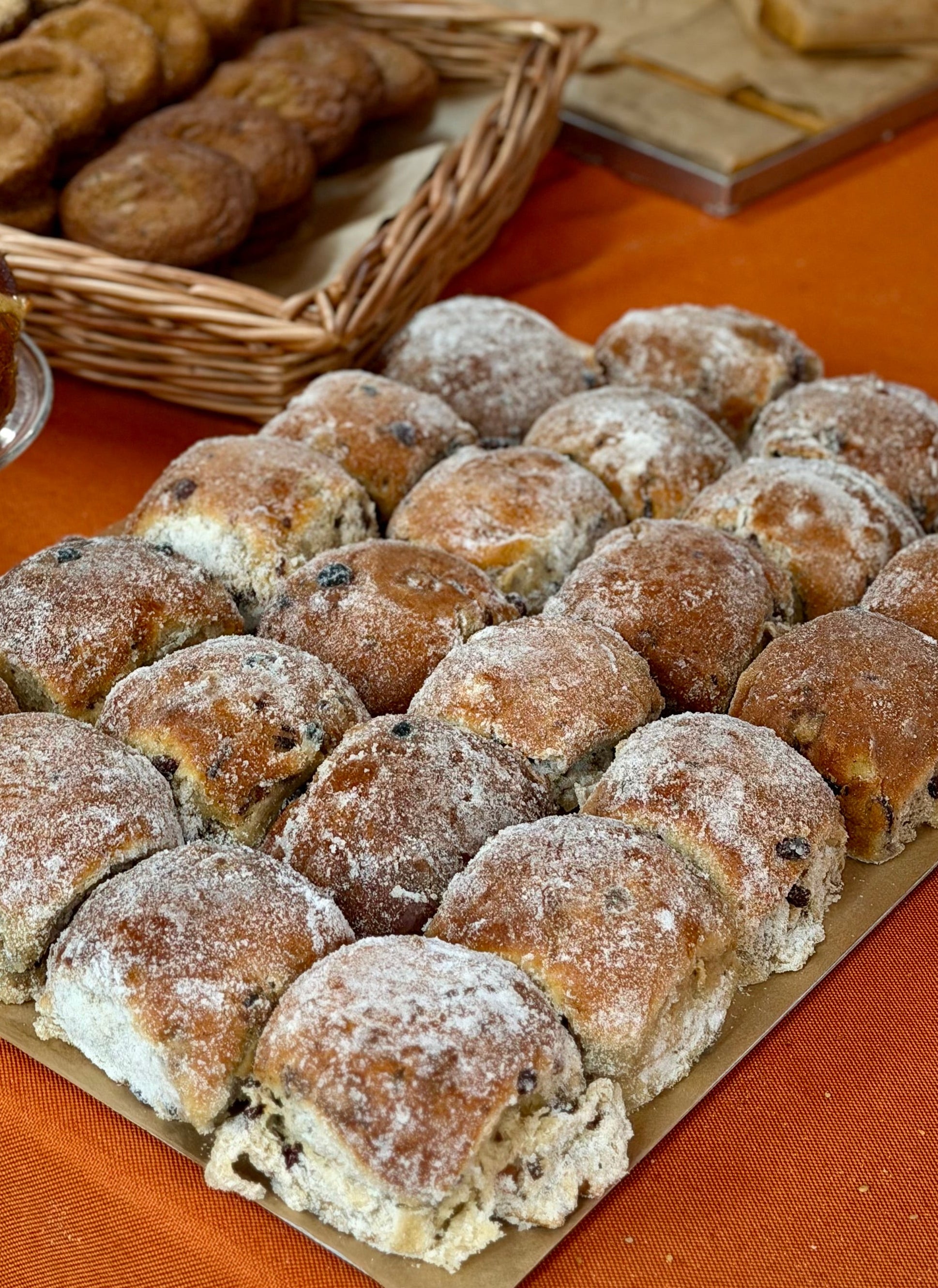 Cardamom Fruit Tea Bun